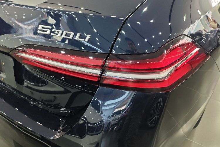 宝马5系 2024款 530Li 领先型 M运动套装车身外观6006