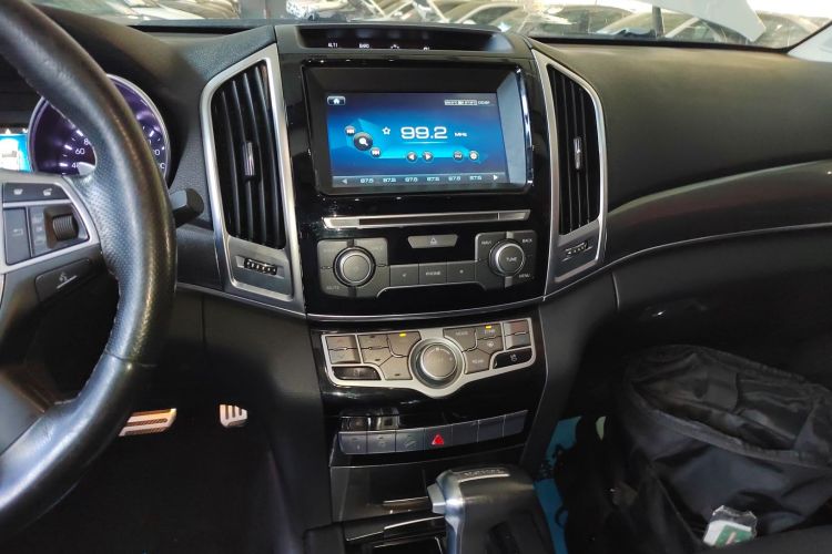 哈弗H9 2016款 2.0T 四驱豪华型 7座中控内饰16