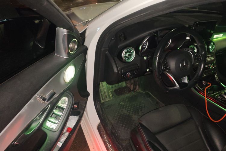 奔驰C级 2017款 改款 C 200 运动版中控内饰20