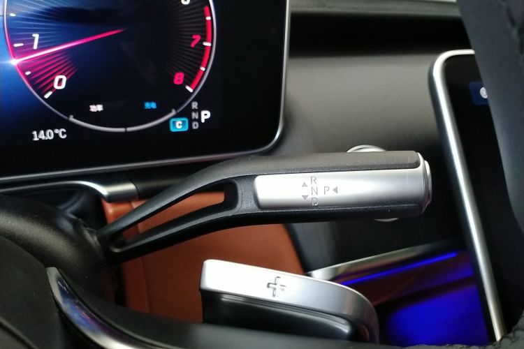 奔驰S级 2024款 改款 S 400 L 商务型中控内饰18