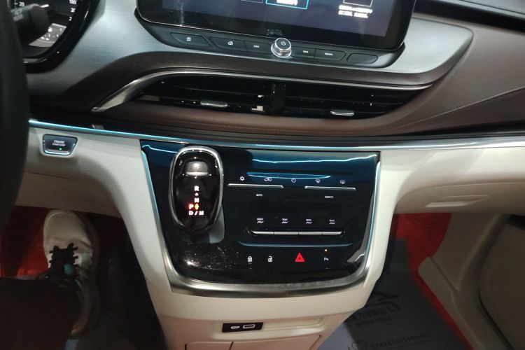 别克GL8 2023款 陆上公务舱 智享型中控内饰16