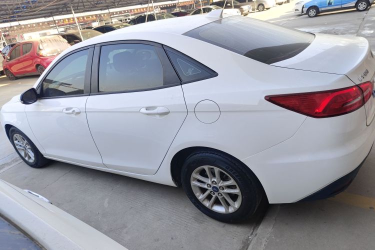 福特 福睿斯 2019款 改款 1.5L 自动质享型（胎压监测） 国VI车身外观4