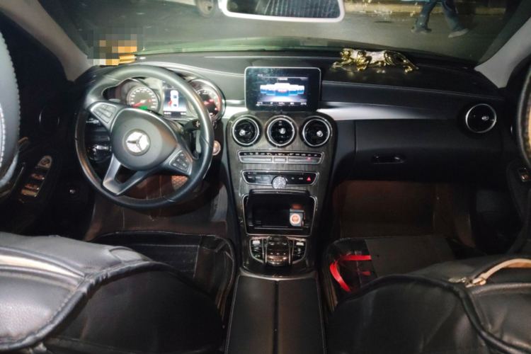 奔驰C级 2018款 C 180 L 时尚型运动版中控内饰7002