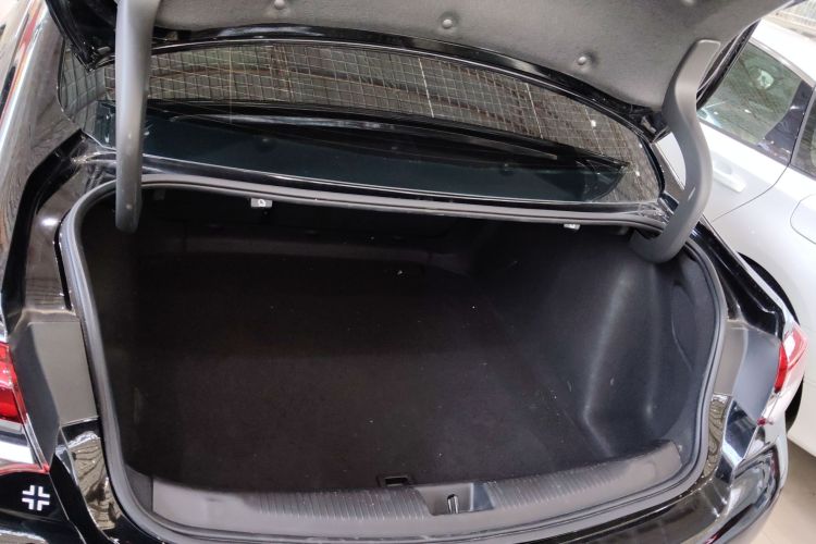 别克 君威 2024款 25T 超享版机舱底盘23