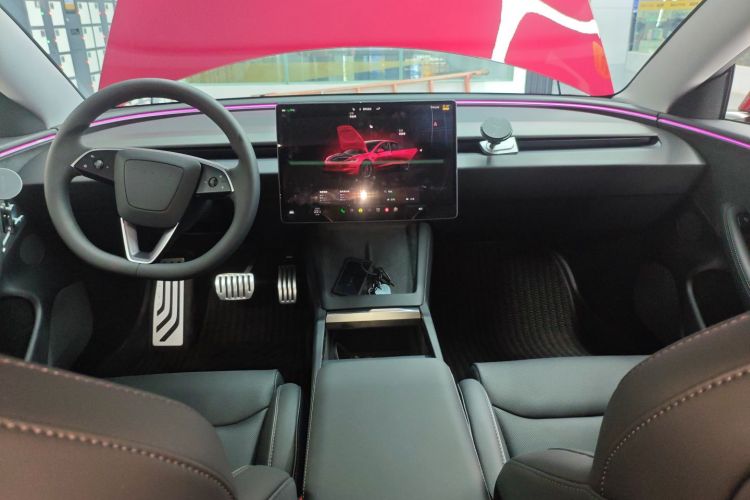 特斯拉 Model 3 2025款 高性能全轮驱动版中控内饰7002