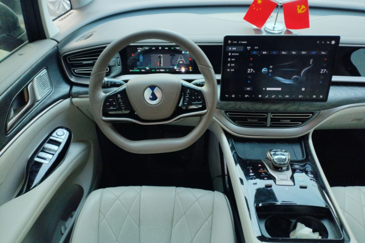 腾势D9 2022款 DM-i 1040 尊贵型中控内饰13