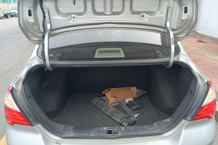 启辰D50 2015款 1.6L 手动时尚版机舱底盘23