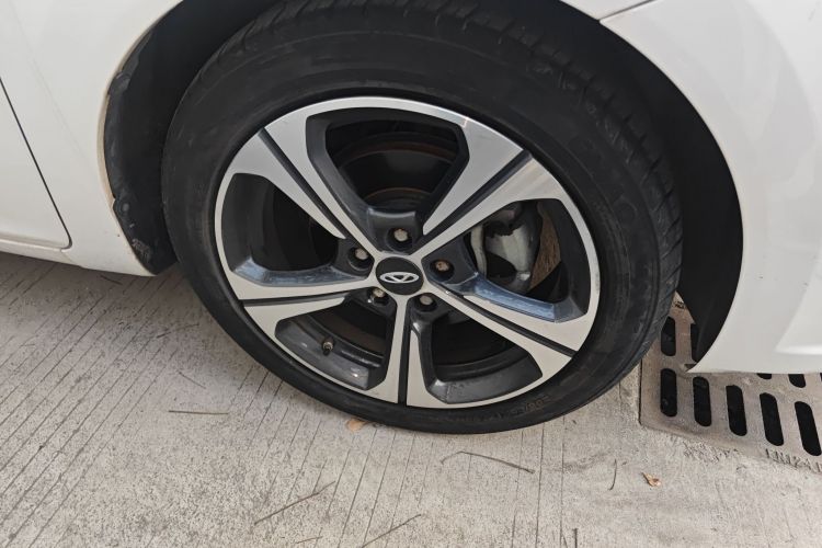 奇瑞 艾瑞泽5 2019款 改款PRO 1.5L CVT青春版 国VI车身外观10