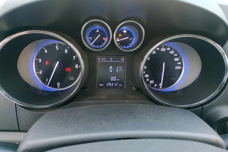 长安CS35 2016款 1.6L 手动豪华型 国V中控内饰15