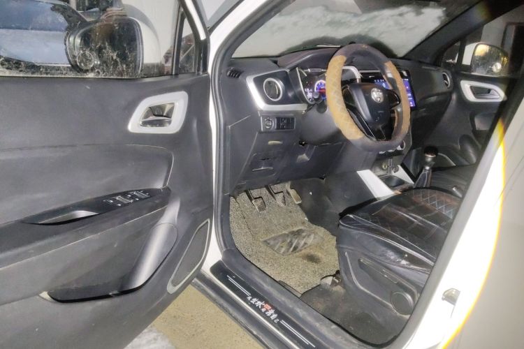 中华V3 2016款 1.5L 手动基本型中控内饰20