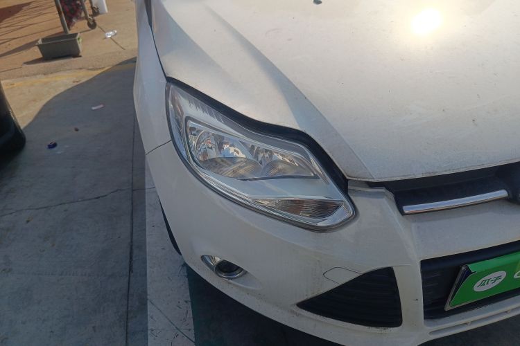 福特 福克斯 2012款 三厢 1.6L 自动风尚型车身外观8