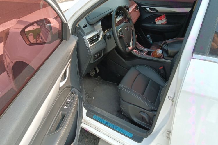 吉利汽车 帝豪 2018款 1.5L CVT向上互联版中控内饰7003