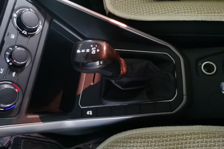 大众 Polo 2019款 Plus 1.5L 自动全景乐享版中控内饰18