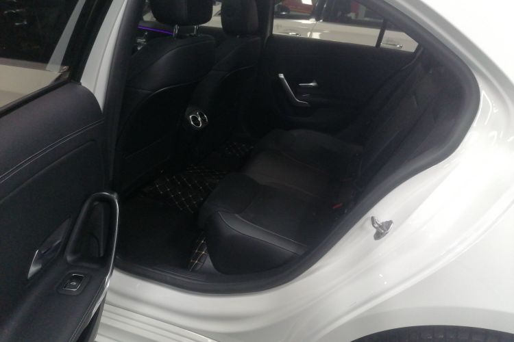 奔驰A级 2021款 A 200 L 运动轿车时尚型中控内饰7004