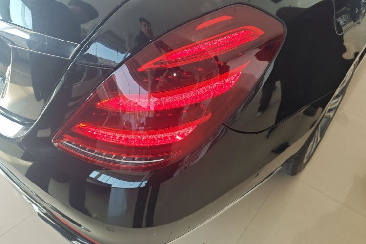 奔驰S级 2016款 S 320 L 商务型车身外观9