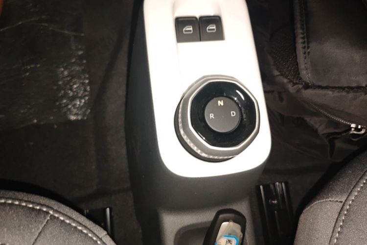 吉利银河 2025款 210km 熊猫骑士中控内饰18