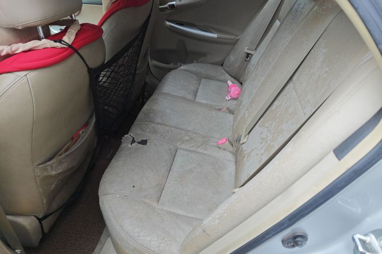 丰田 卡罗拉 2011款 1.6L 自动GL中控内饰7004