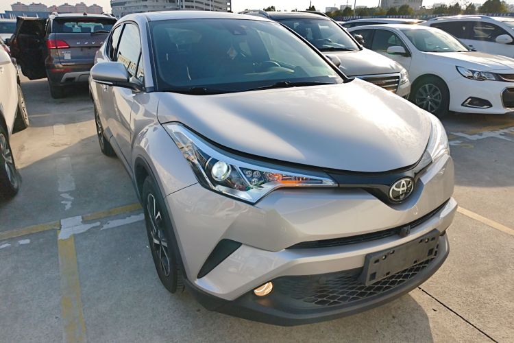 丰田C-HR 2020款 2.0L 领先版车身外观2