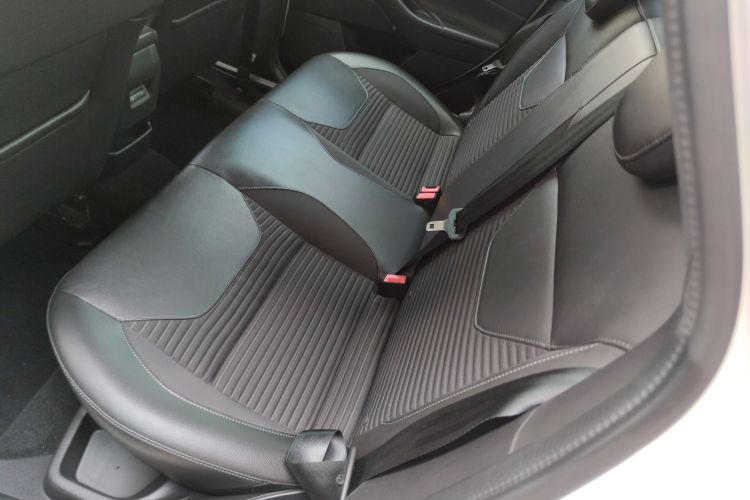 福特 福克斯 2018款 三厢经典 1.6L 自动风尚型智行版中控内饰21