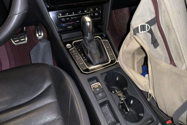 一汽-大众CC 2023款 380TSI 夺目版中控内饰18