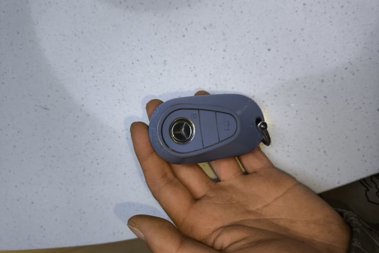 奔驰E级(进口) 2024款 E 300 豪华型运动版中控内饰11