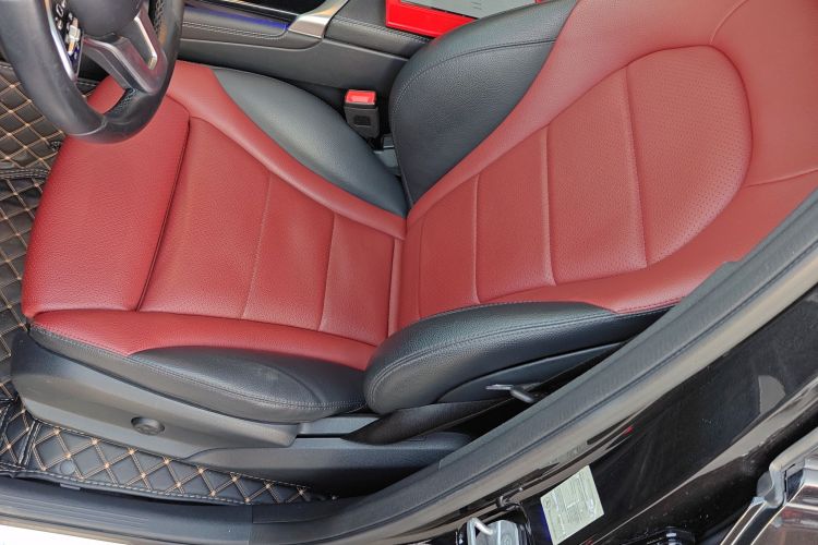 奔驰GLC轿跑 2021款 GLC 260 4MATIC 轿跑SUV中控内饰19