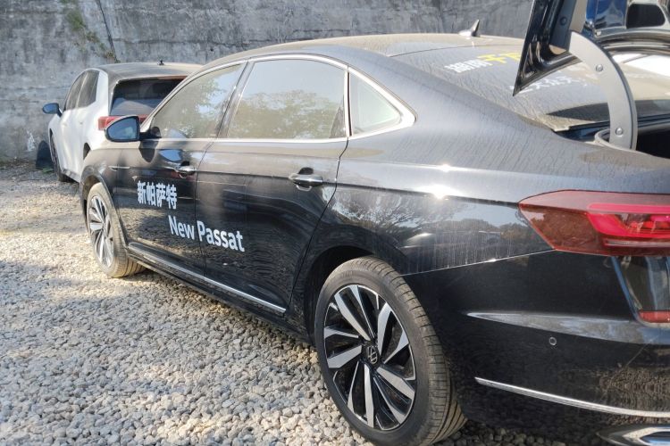 大众 帕萨特 2024款 380TSI 龙耀版车身外观4
