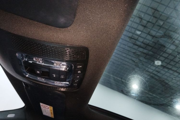 奔驰A级 2021款 改款 A 180 L 运动轿车中控内饰22