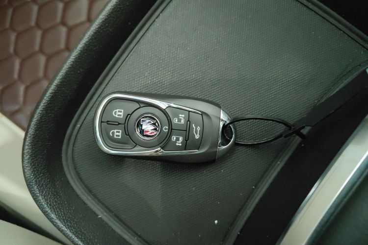 别克GL8 2022款 Avenir艾维亚 六座贤礼版中控内饰7001