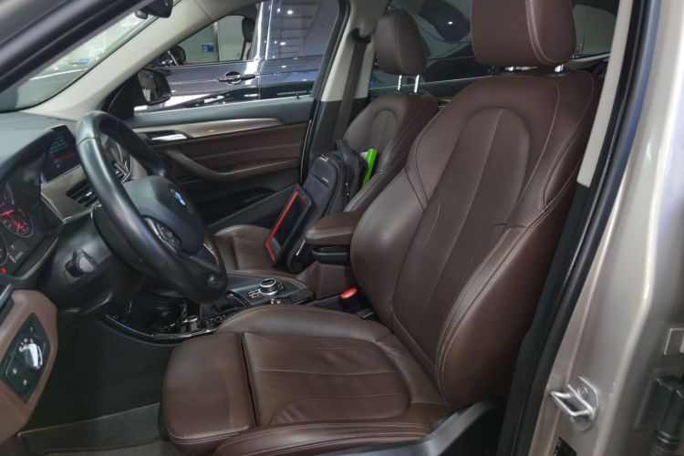 宝马X1 2018款 xDrive20Li 尊享型中控内饰19