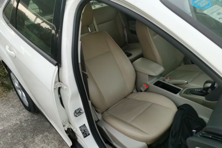 福特 福克斯 2017款 三厢 1.6L 自动舒适型智行版局部细节41