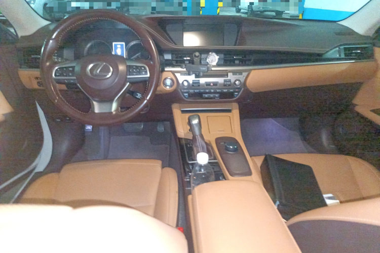 雷克萨斯ES 2015款 200 精英版中控内饰12