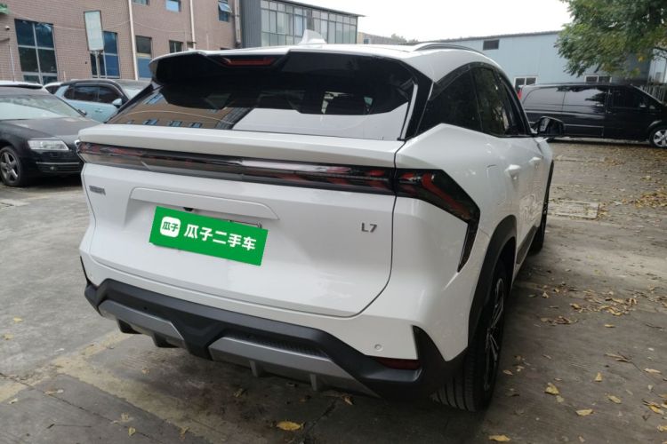 吉利银河 银河L7 2024款 1.5T 115km PLUS  龙腾版车身外观7