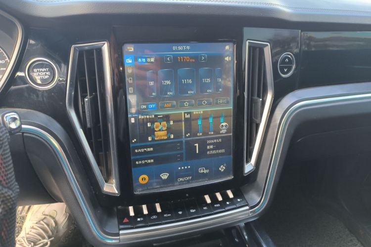 众泰T700 2017款 1.8T 双离合尊享型中控内饰16