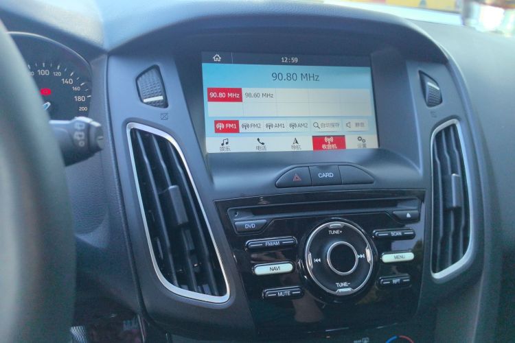 福特 福克斯 2018款 两厢经典 1.6L 自动风尚型智行版中控内饰16