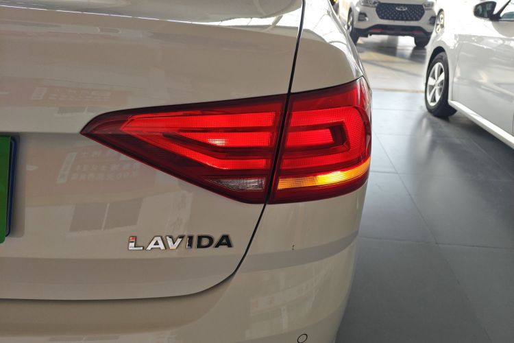 大众 朗逸 2017款 1.6L 手动风尚版车身外观9