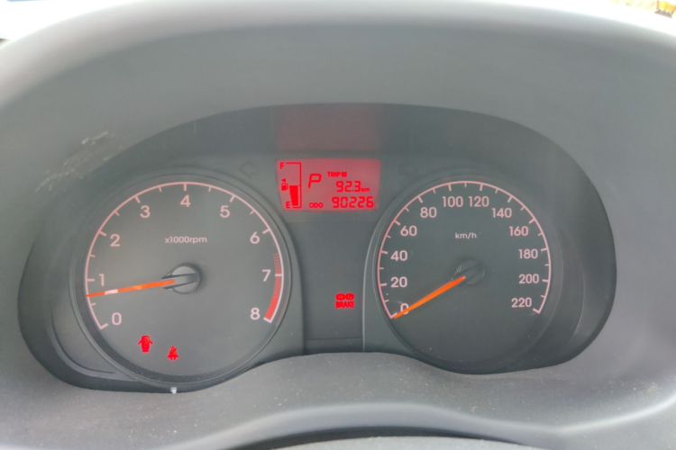 现代 瑞纳 2014款 1.4L 自动智能型GLS中控内饰15