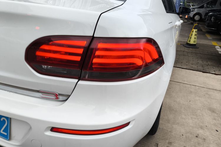 观致3 2021款 3S 三厢 1.5T CVT领先型车身外观9