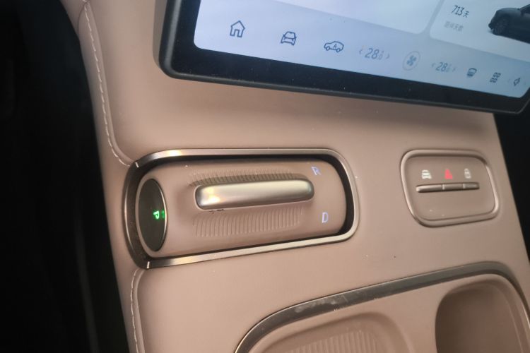 蔚来EC6 2024款 75kWh中控内饰18