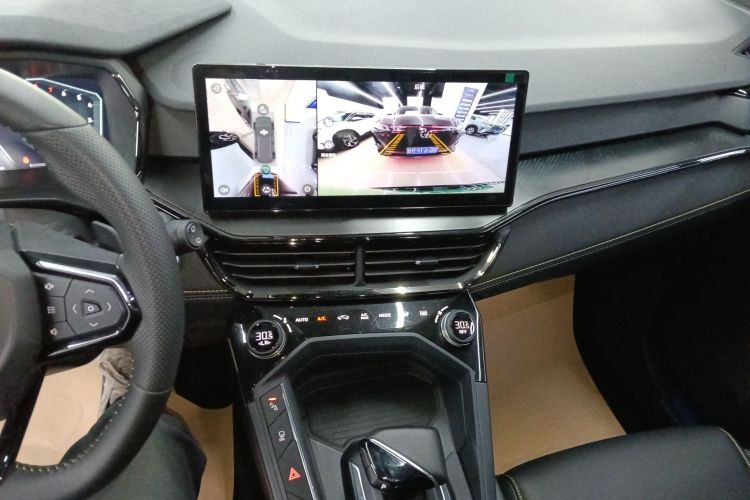 领克06 2023款 Remix 1.5T Hero中控内饰16