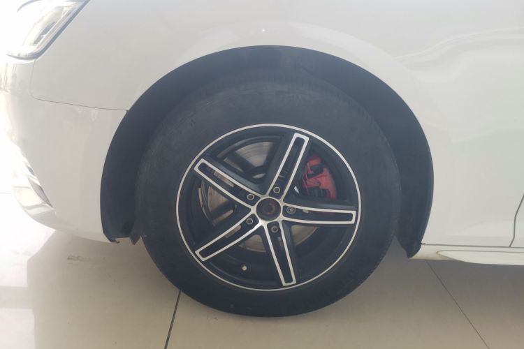 奥迪A4L 2017款 40 TFSI 进取型车身外观35