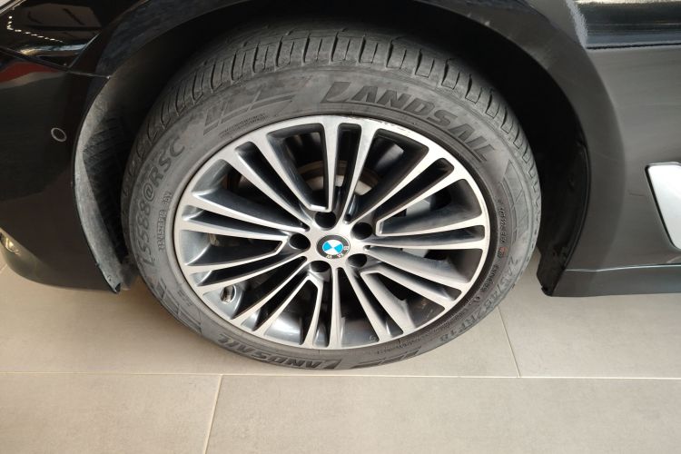 宝马5系 2019款 530Li 尊享型 豪华套装车身外观6007