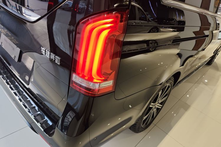 奔驰V级 2022款 V 260 L 长轴距豪华版车身外观6006