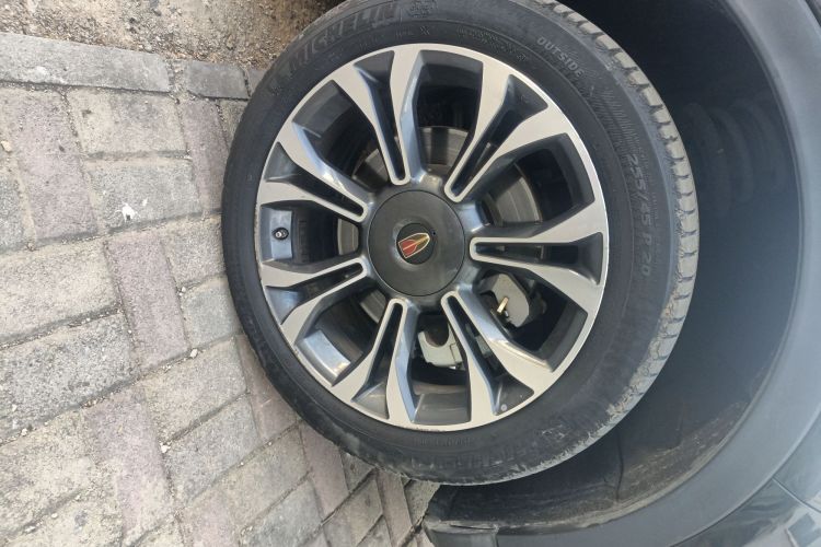 红旗HS5 2019款 2.0T 智联旗享四驱版车身外观10