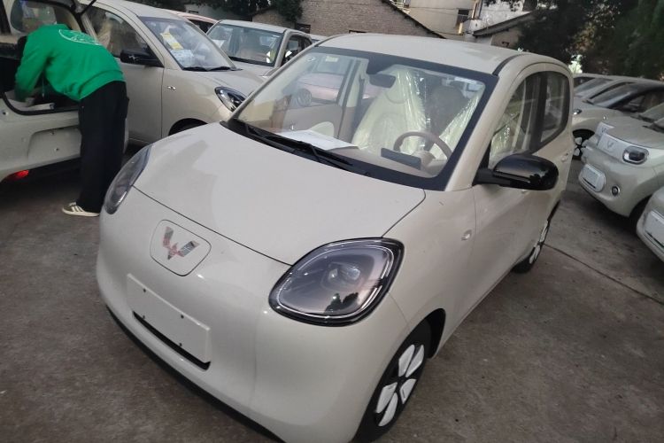 五菱汽车 宏光MINIEV 2025款 四门版 进阶款车身外观1