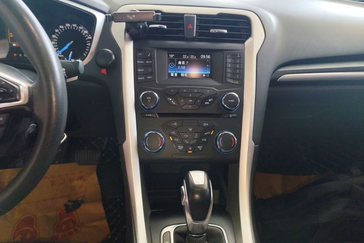 福特 蒙迪欧 2013款 1.5L GTDi180时尚型中控内饰16