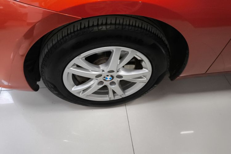 宝马2系旅行车 2016款 218i 领先型车身外观35