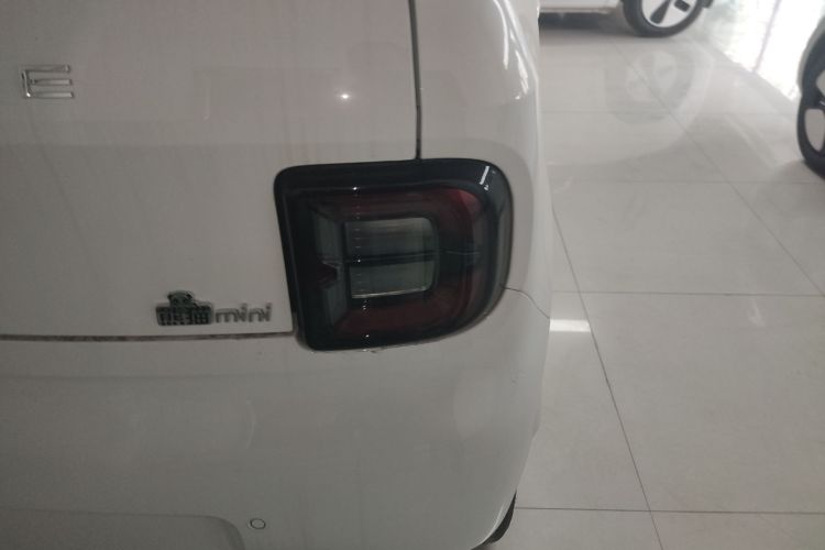 吉利银河 熊猫 2025款 210km 元气熊车身外观9