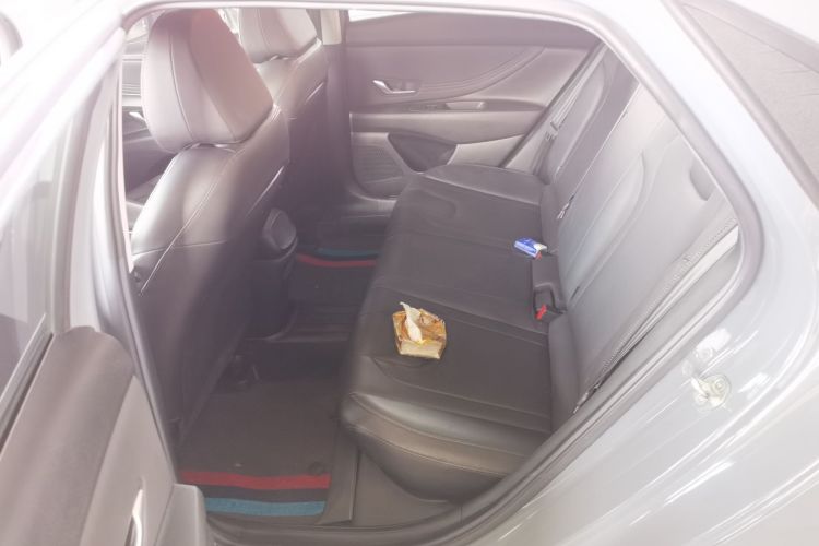 现代 伊兰特 2021款 1.5L CVT LUX尊贵版中控内饰21