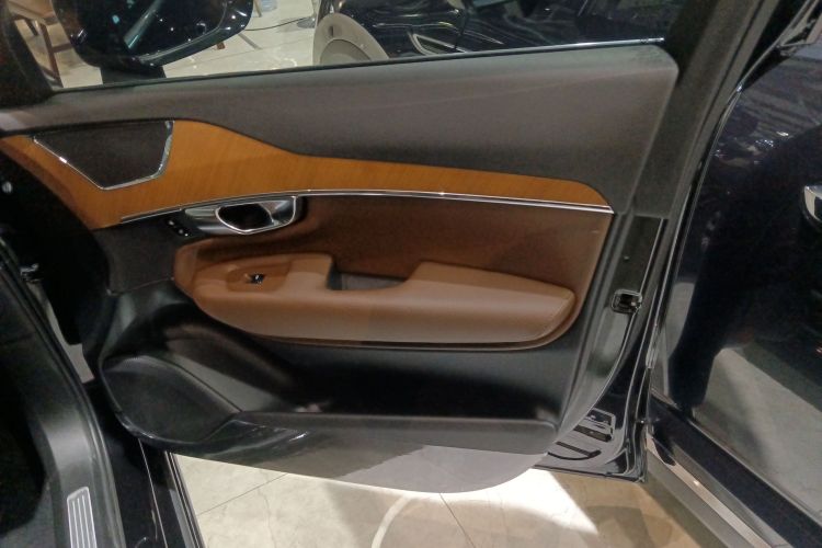 沃尔沃XC90 2022款 B6 智逸豪华版 7座中控内饰42